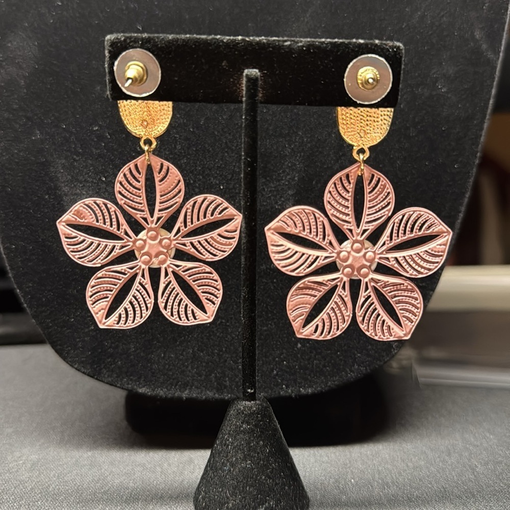 Peach Flower Earrings - Picture 3 of 3